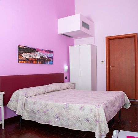 Palazzo Carafa Della Spina Room And Apartment Naples Extérieur photo