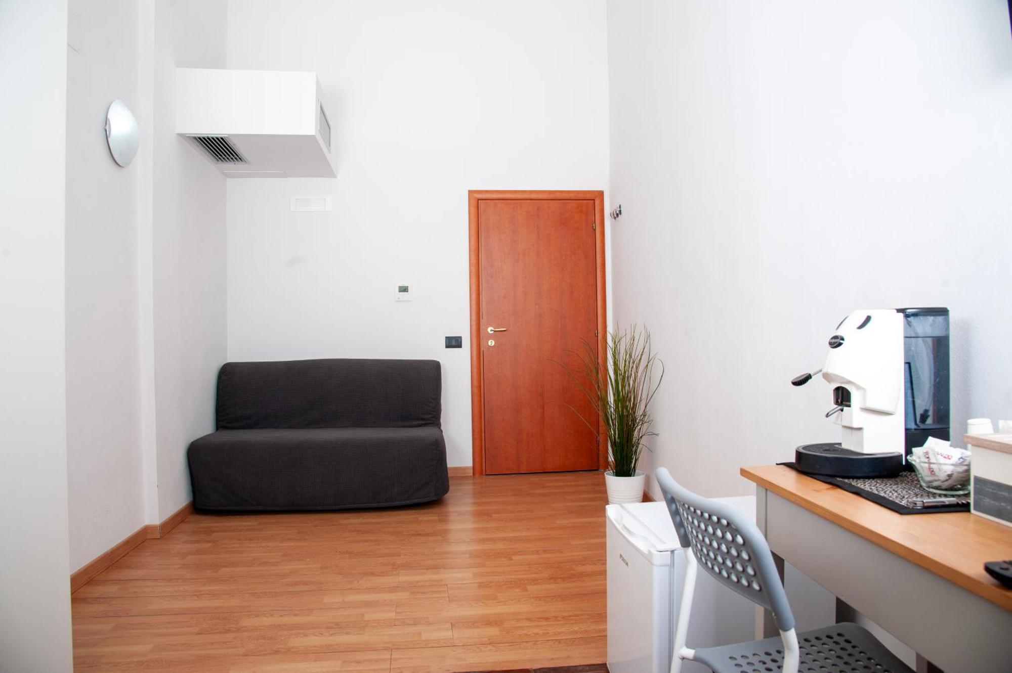 Palazzo Carafa Della Spina Room And Apartment Naples Extérieur photo