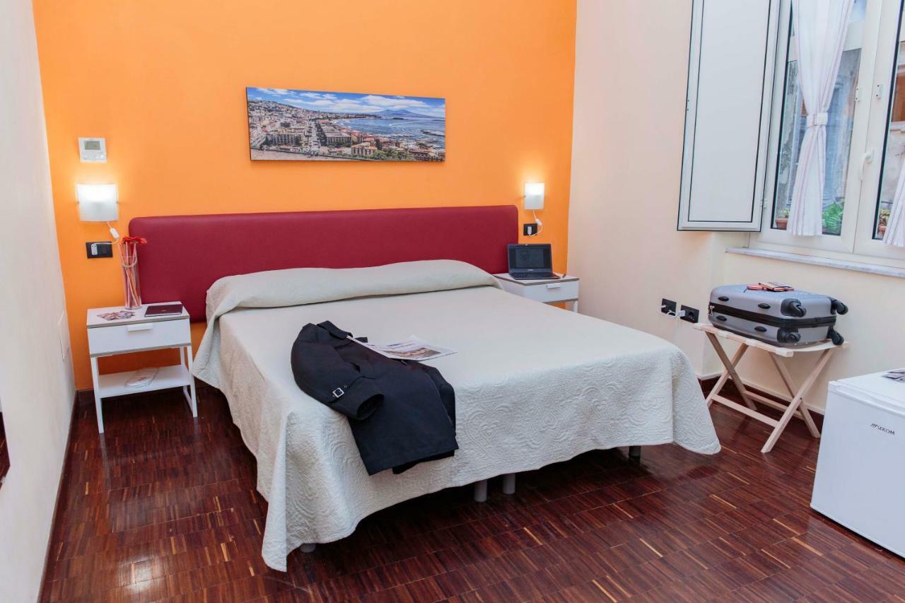 Palazzo Carafa Della Spina Room And Apartment Naples Extérieur photo