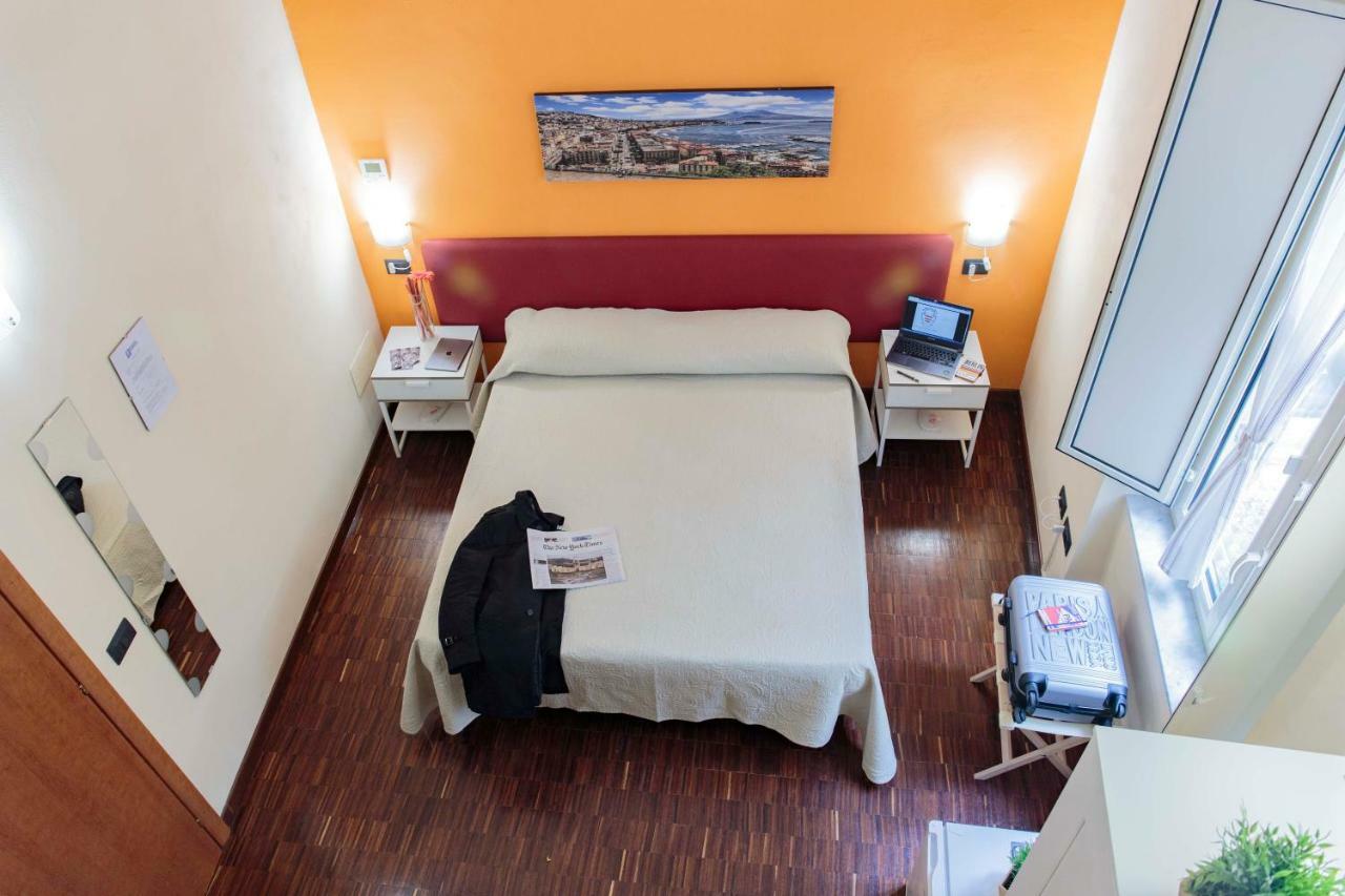 Palazzo Carafa Della Spina Room And Apartment Naples Extérieur photo